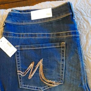 NWT!!! MAURICES 16 SHORT BOOTCUT MIDRISE DARK WASH